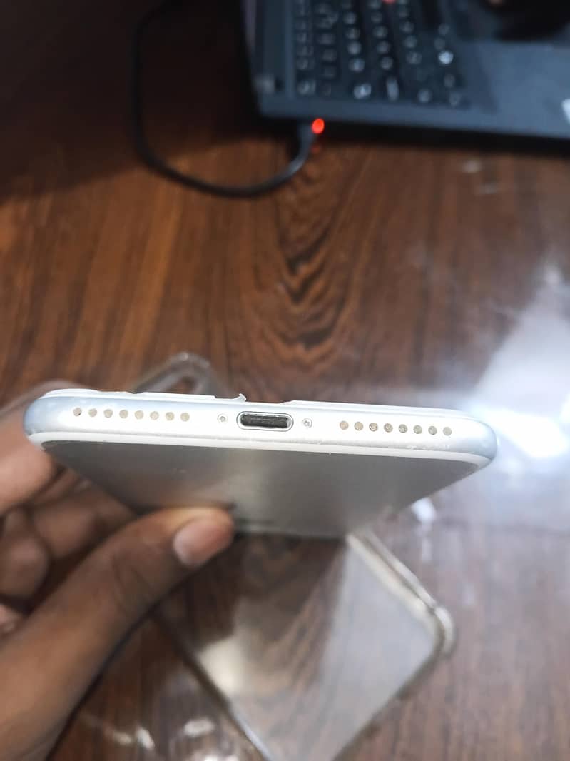Apple iPhone 7 Plus 3