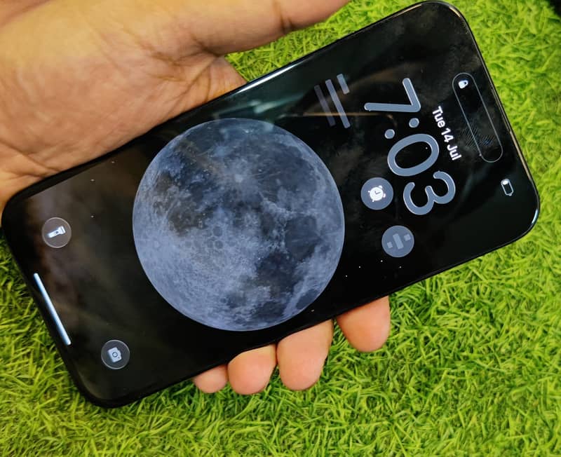 iPhone 16 plus 1