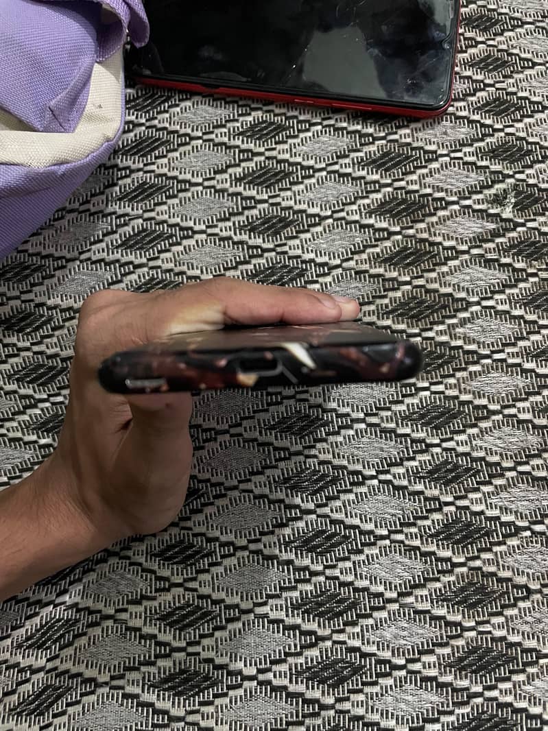 Sharp Aquos R2 2