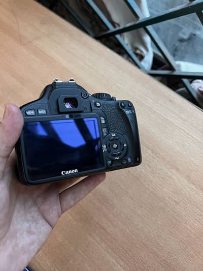 Canon EOS 550D DSLR Body + 18-55mm IS Kit Lens + Ori Charger & Battery
