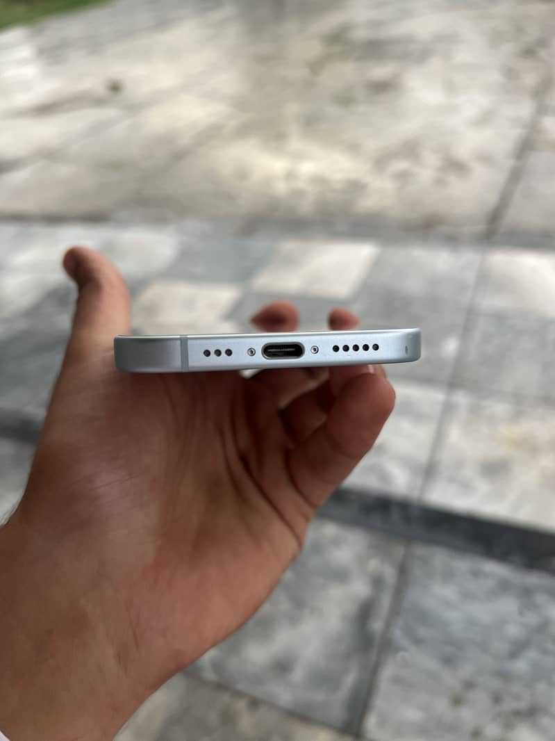 Apple iPhone 15 3