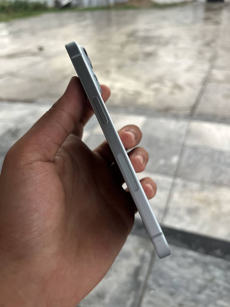 Apple iPhone 15 4