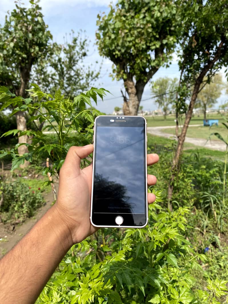 Apple iPhone 7 Plus 2