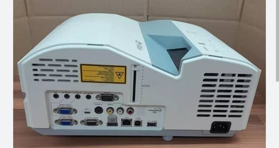 projector casio ultra short through