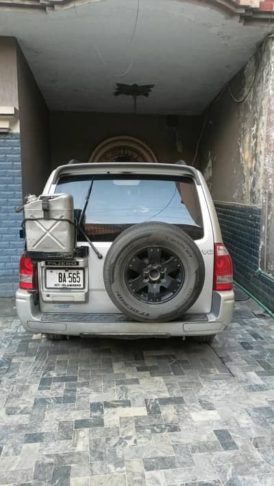 Mitsubishi Pajero 2003