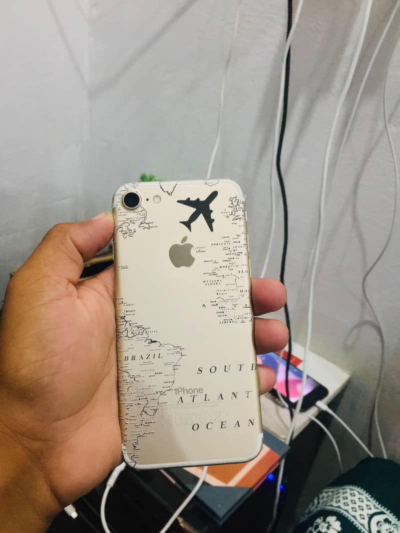Apple iPhone 7 0