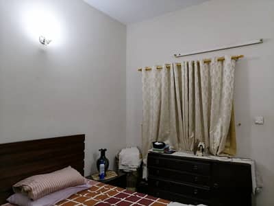 433 Yds Well Maintained House Near Mateen Foods For Sale