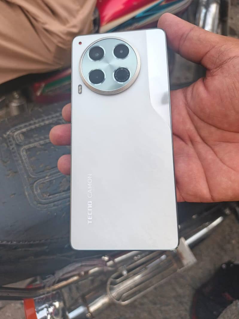 Tecno CAMON 30 0