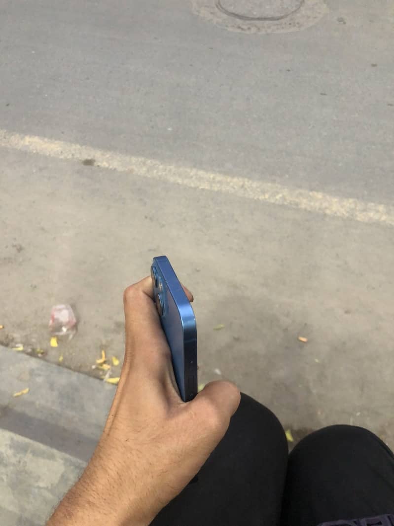 Apple iPhone 13 0