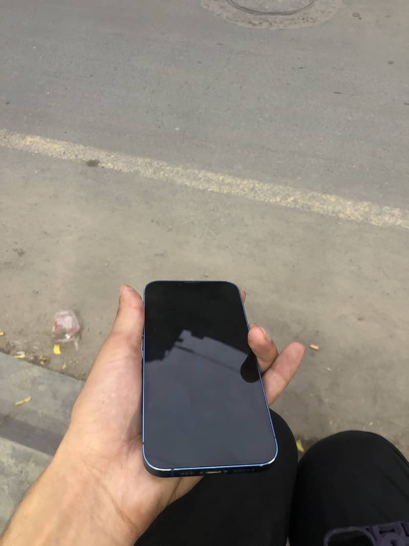 Apple iPhone 13 1