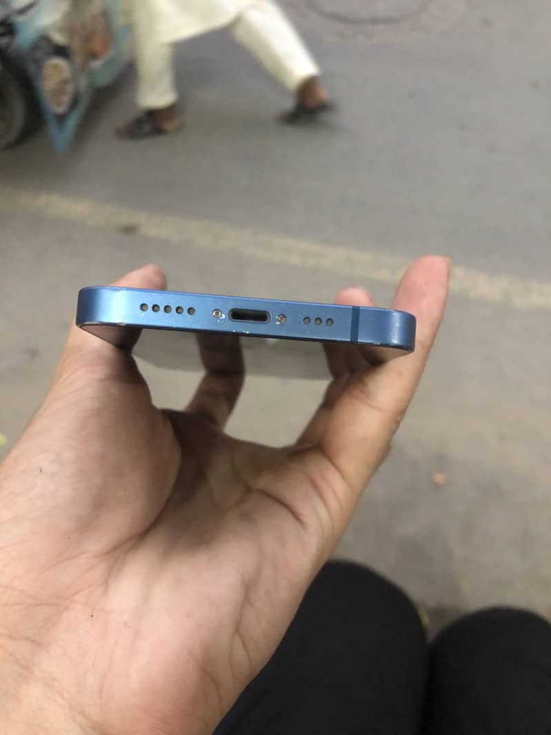 Apple iPhone 13 4