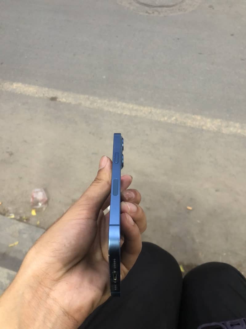 Apple iPhone 13 5