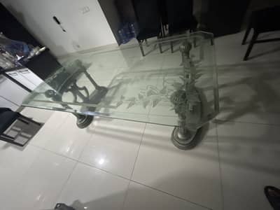 dining table in good condition