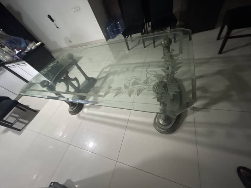 dining table in good condition 0