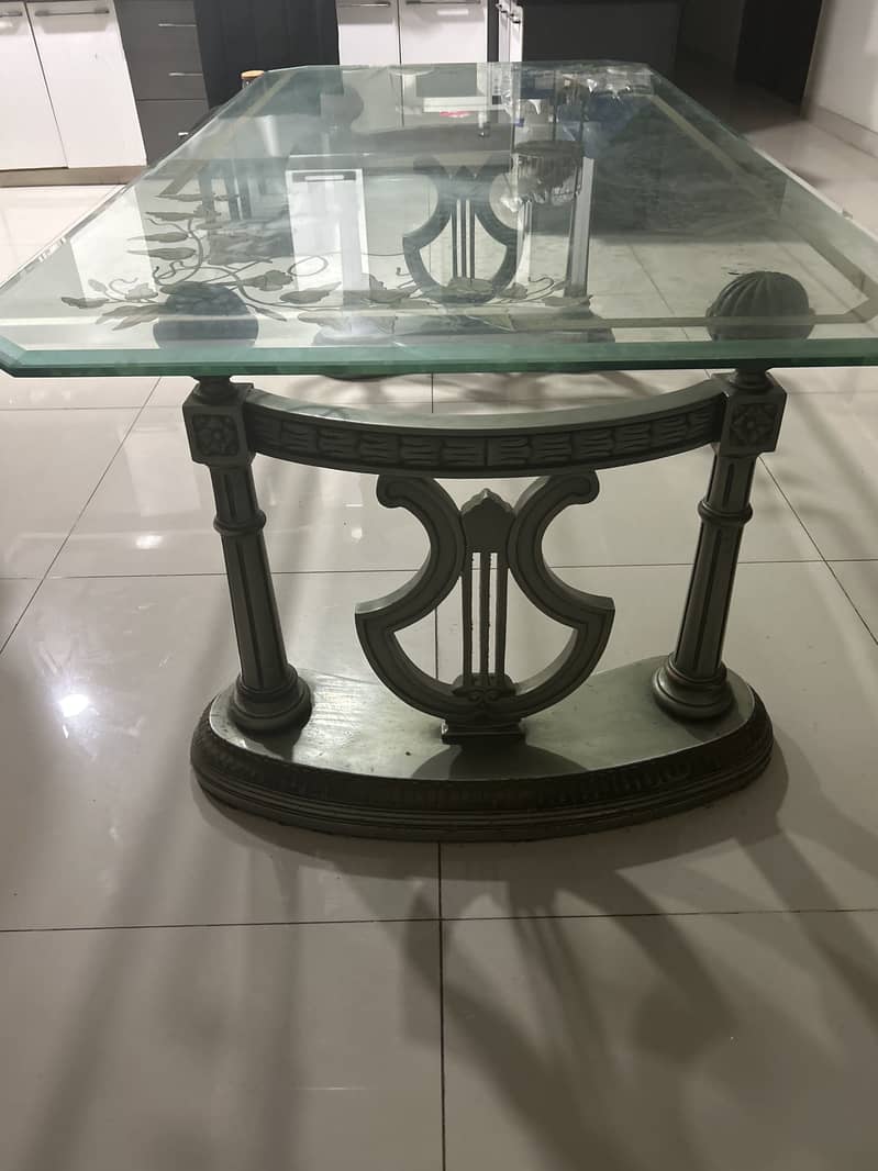 dining table in good condition 1