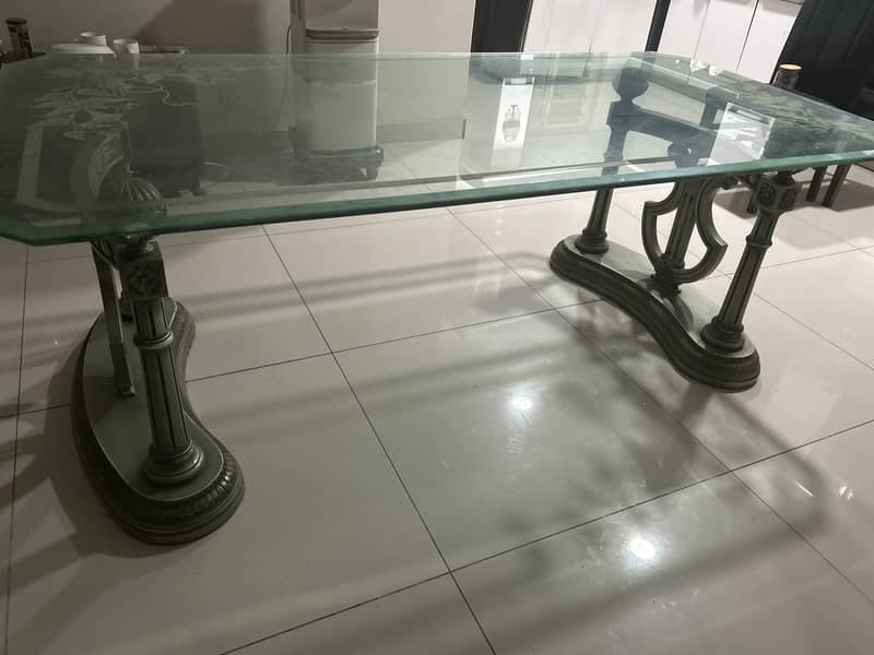 dining table in good condition 2