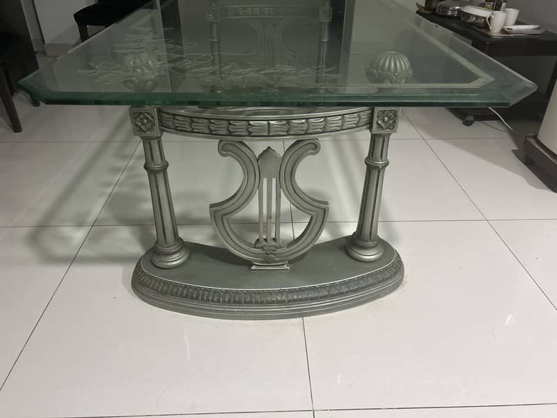 dining table in good condition 3
