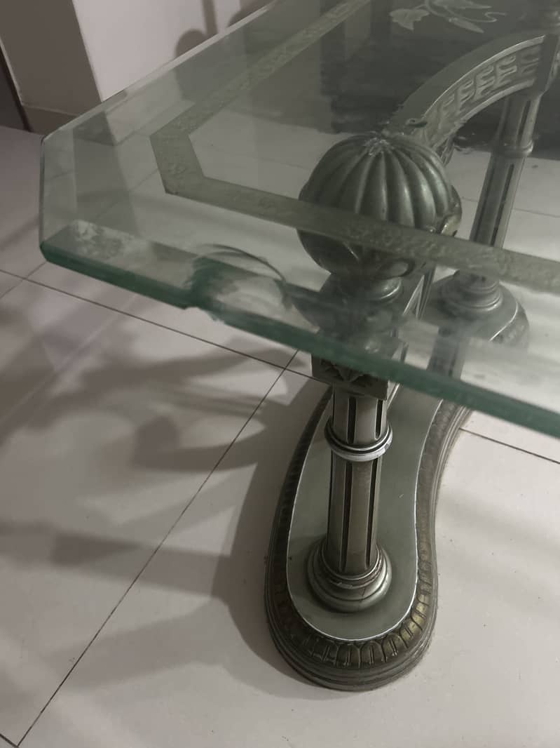 dining table in good condition 4