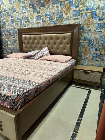1 King bed with 2 sidetables and 1 dressing table for saleee