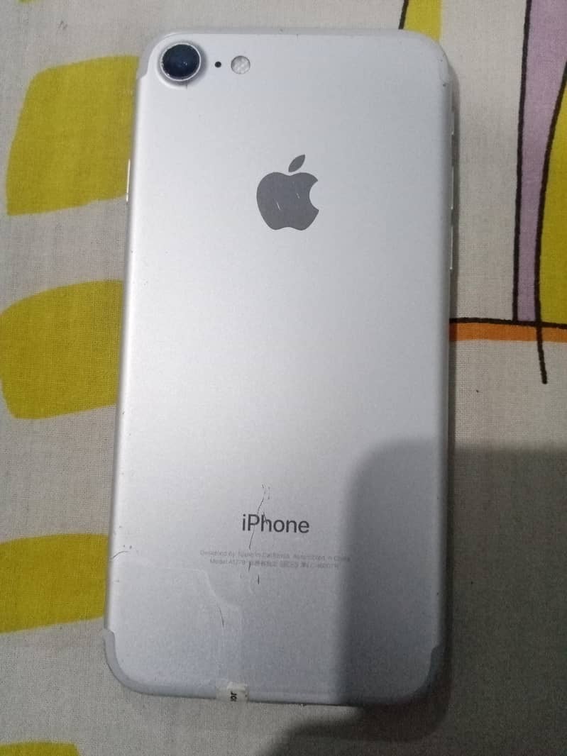Apple iPhone 7 0