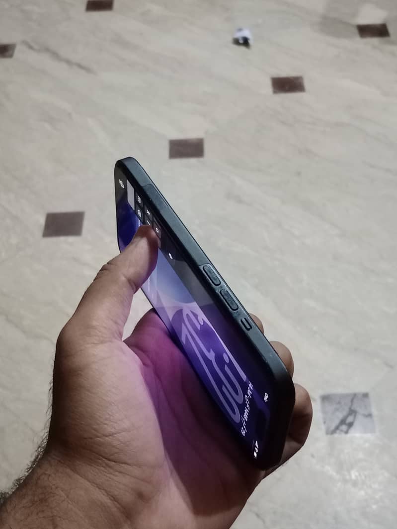 iPhone 15 3