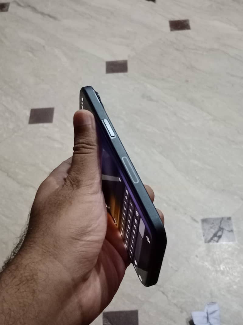 iPhone 15 4