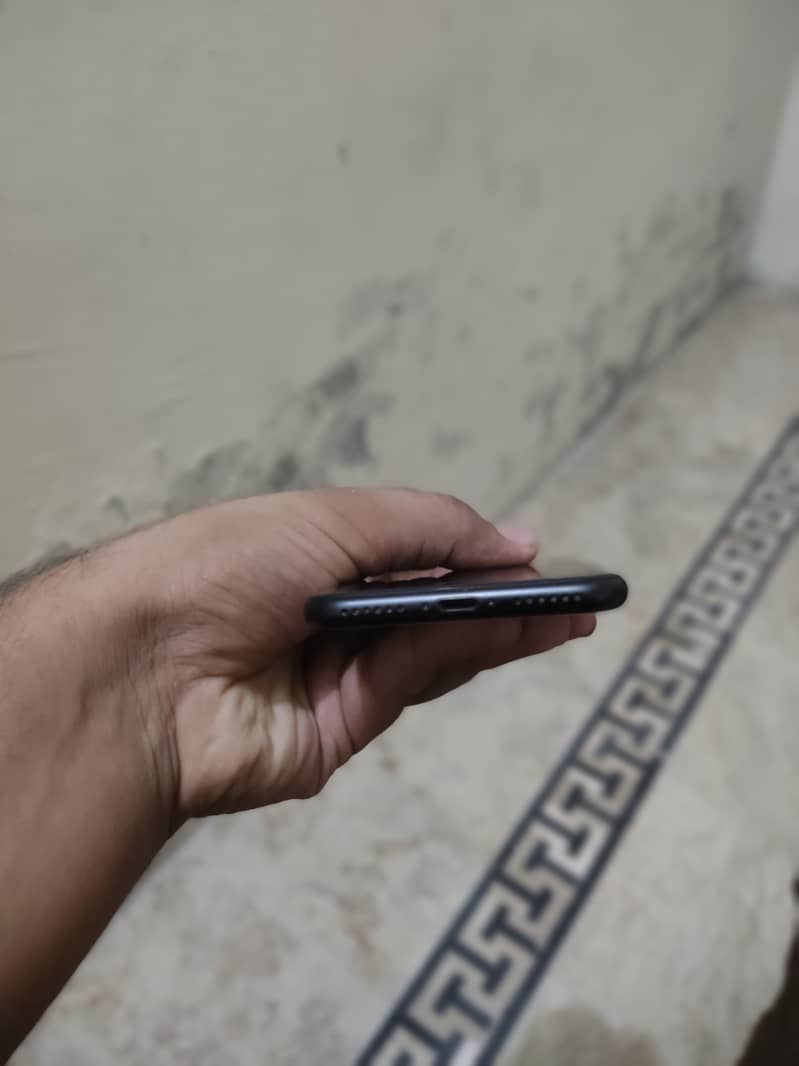 Apple iPhone SE 6
