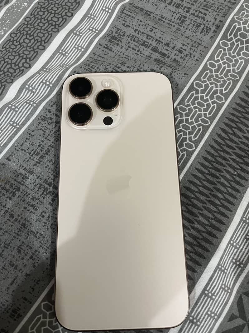 Apple iPhone 16 Pro Max 2