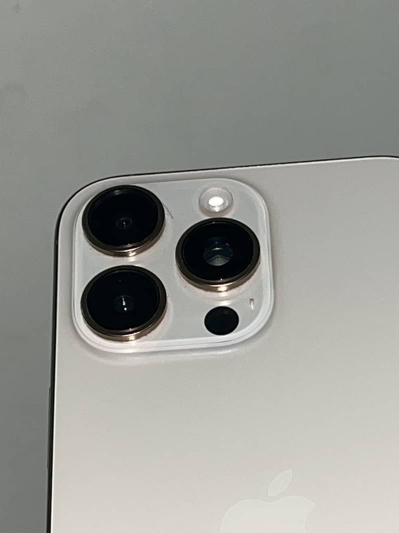 Apple iPhone 16 Pro Max 6