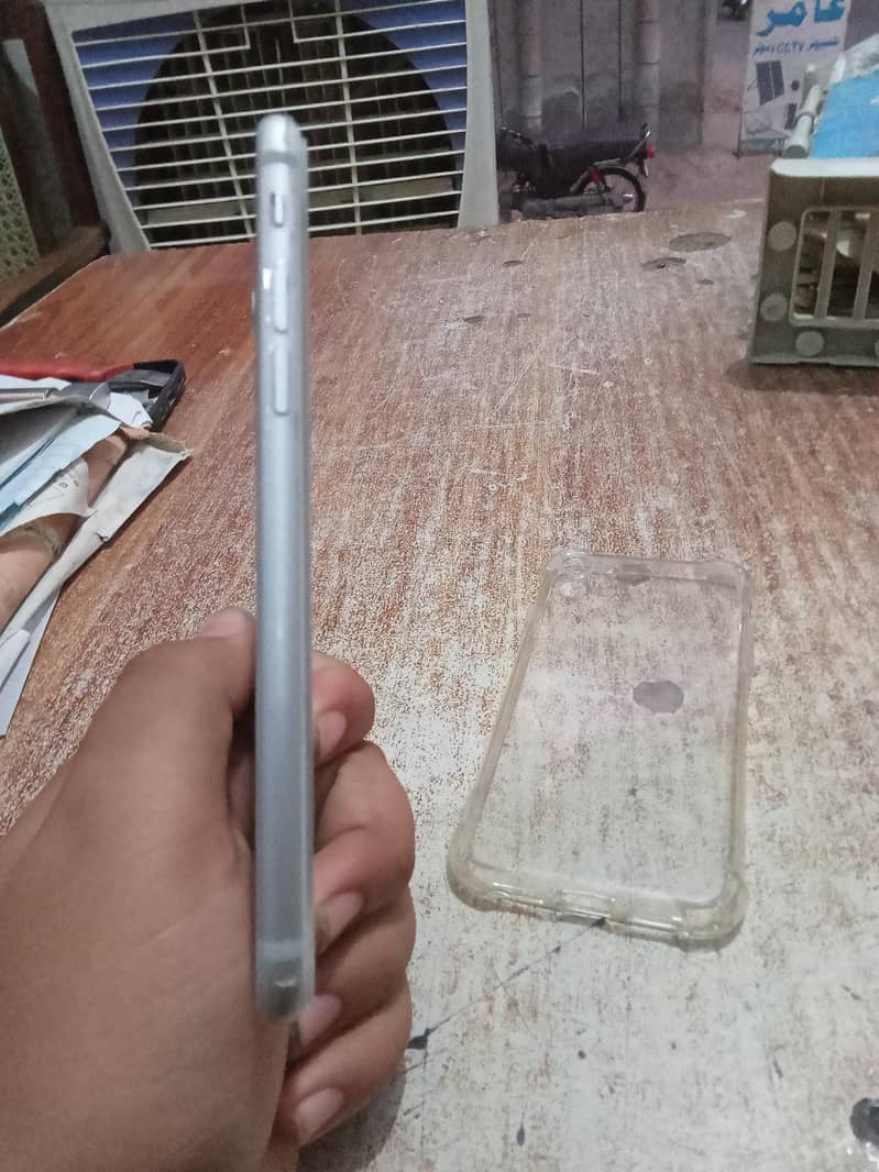 Apple iPhone 7 1