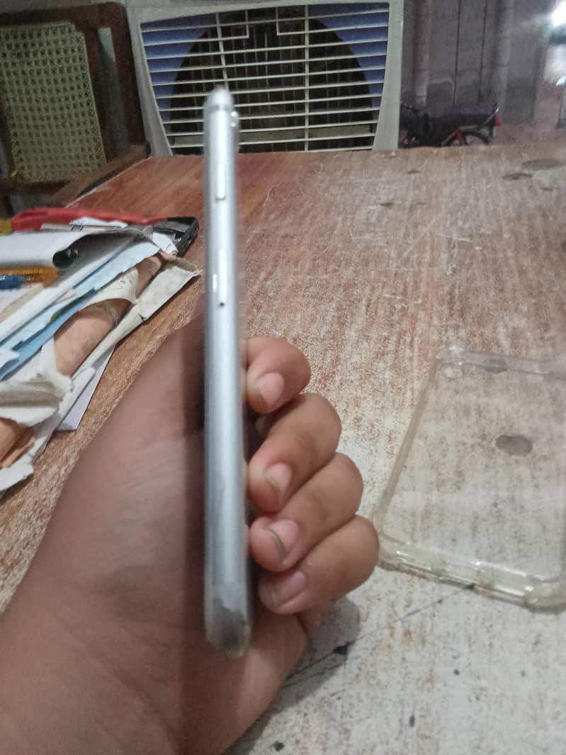 Apple iPhone 7 2