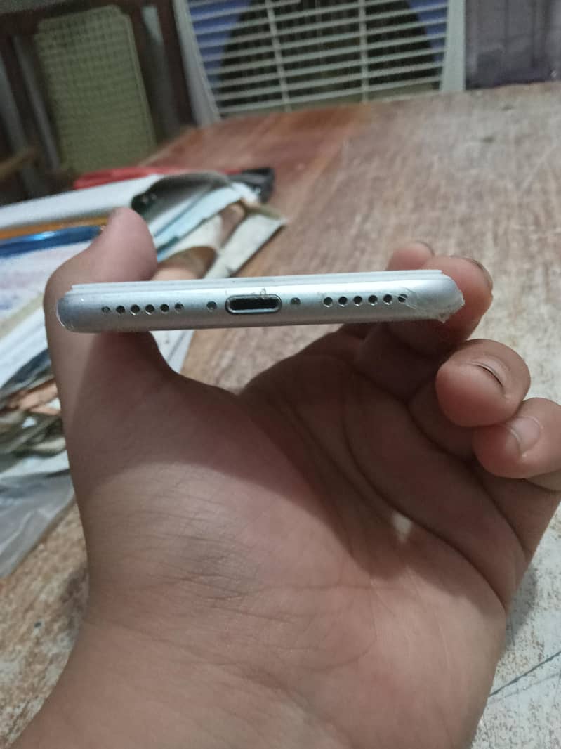 Apple iPhone 7 3