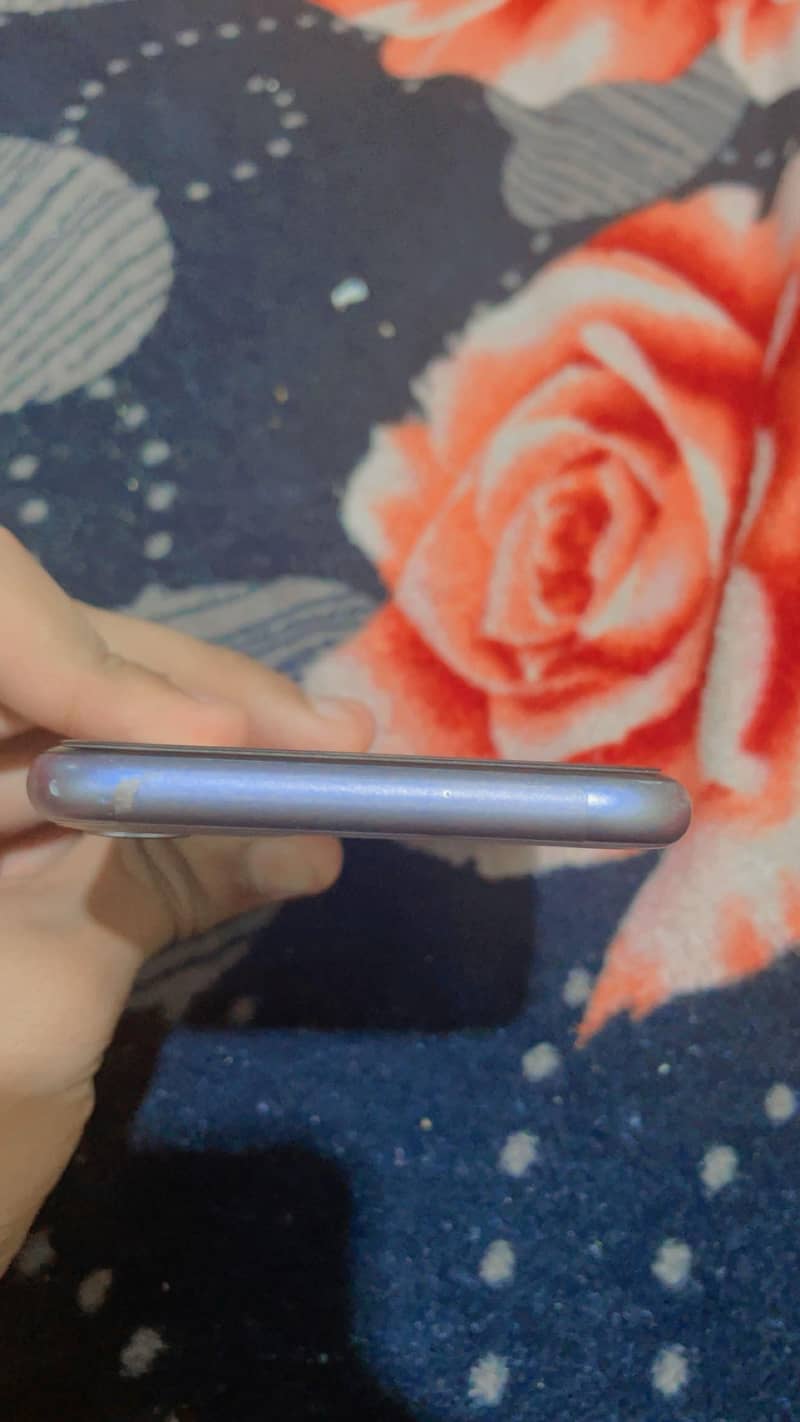 Apple iPhone 11 4