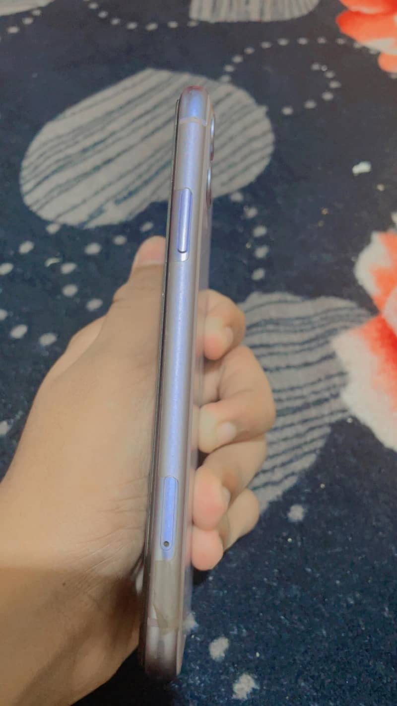 Apple iPhone 11 7