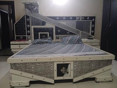 bed and drecing set