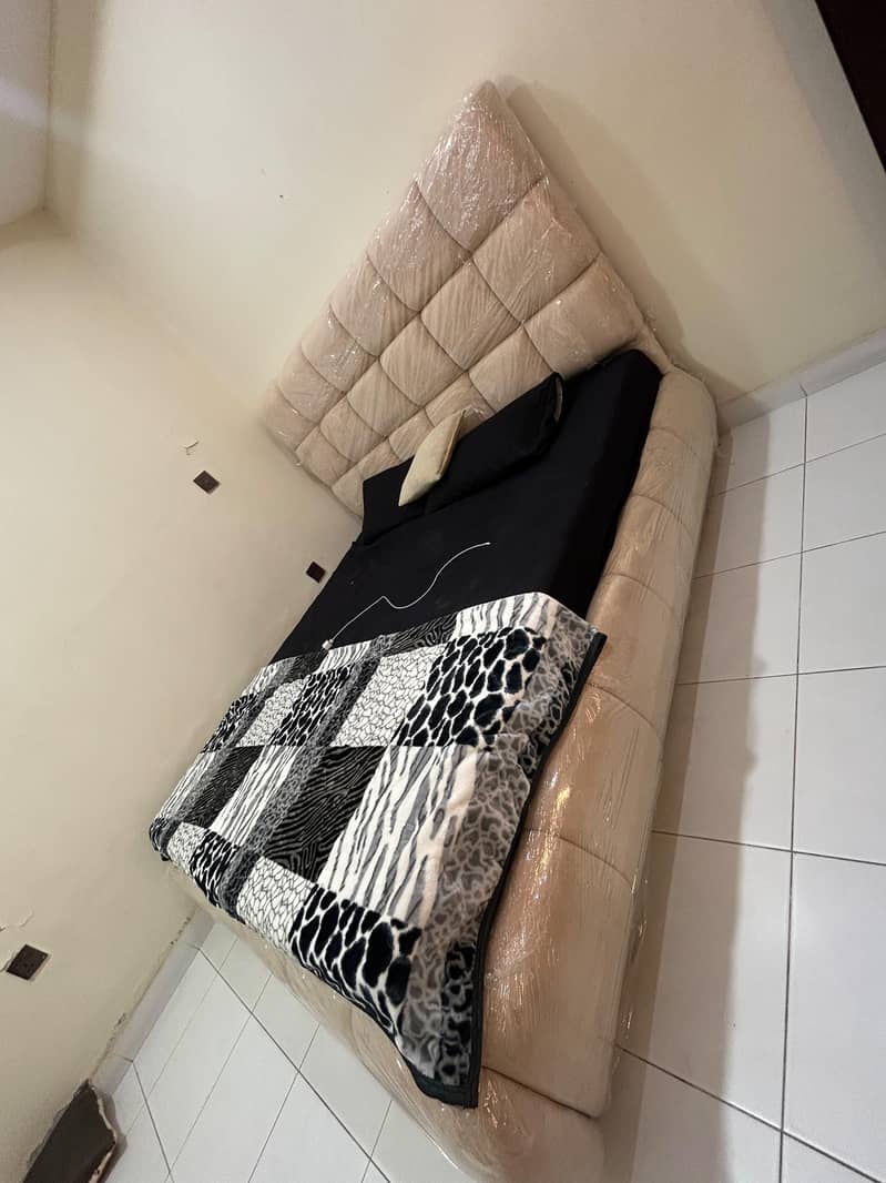 Bubble - Bed with  Vanity Mirror set 2