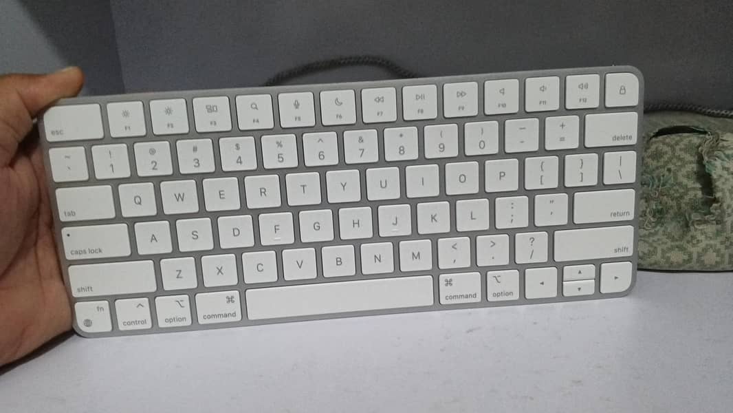 Apple keyboard 0