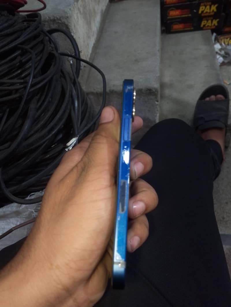 Apple iPhone 12 2