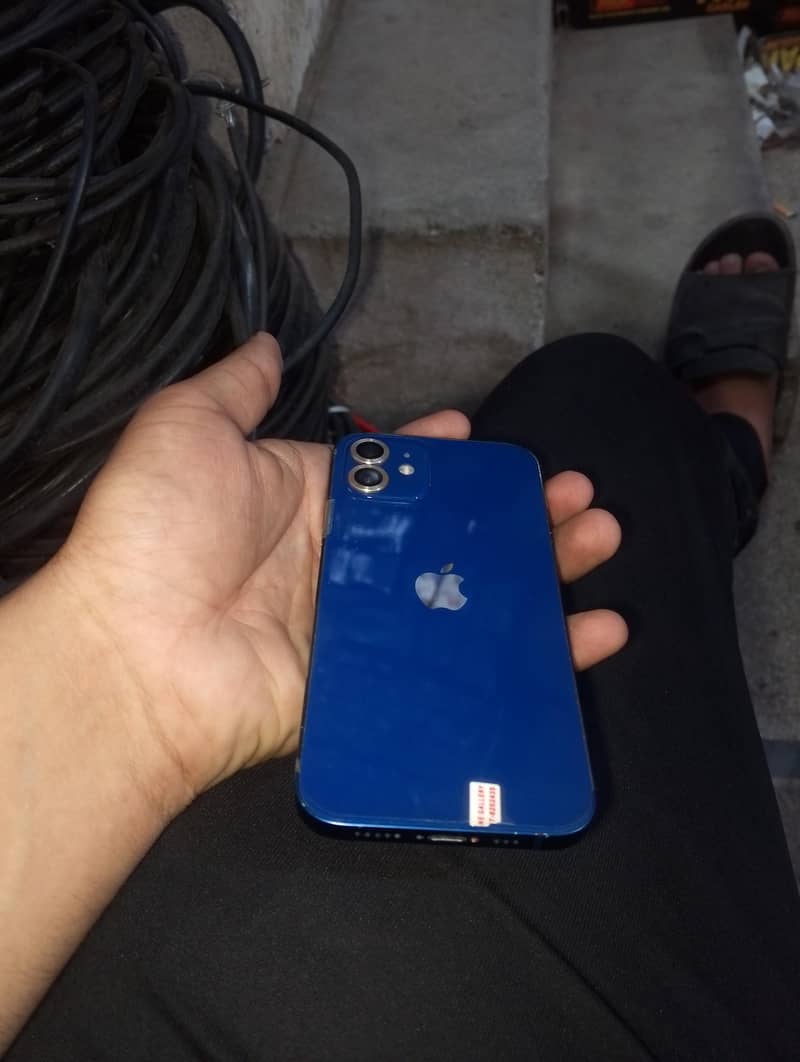 Apple iPhone 12 6