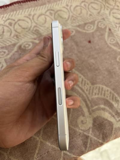 Apple iPhone 16