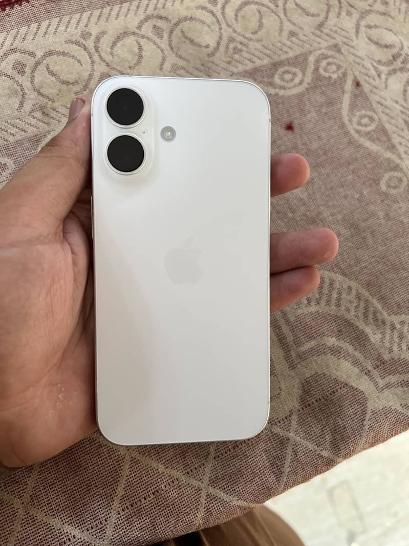 Apple iPhone 16 1
