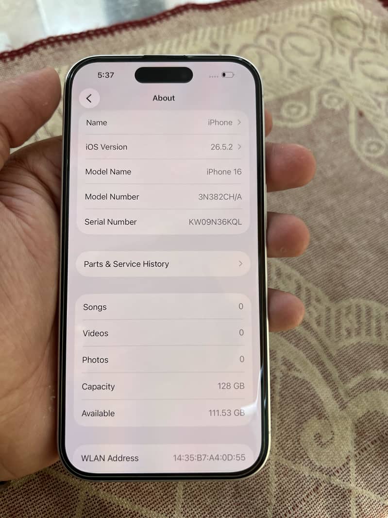 Apple iPhone 16 4