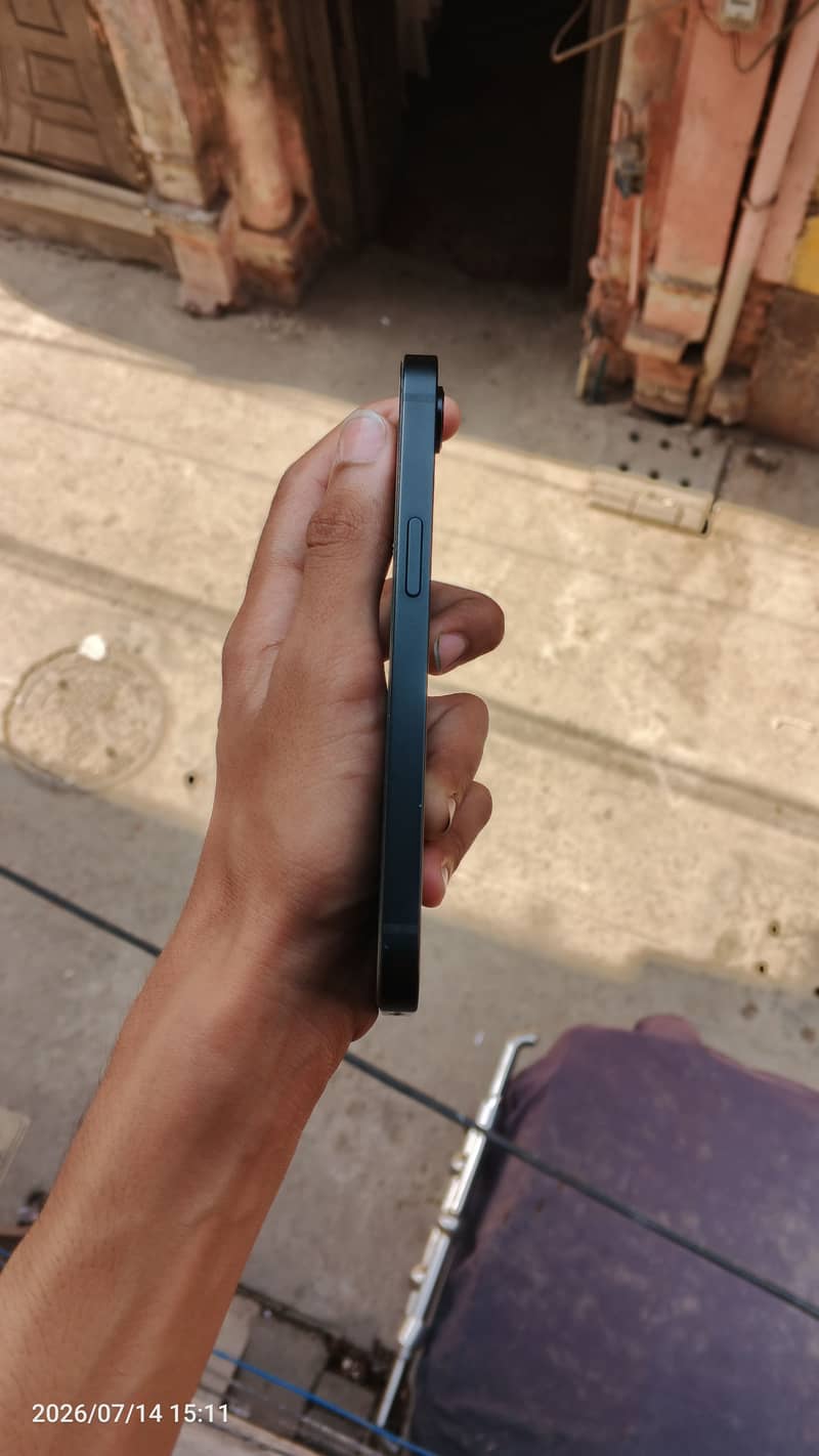 iPhone 16e jv 5