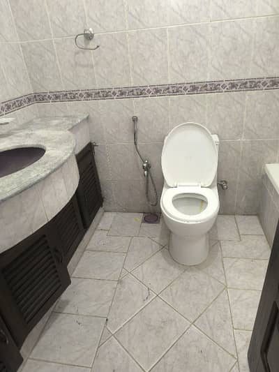 6 Bedrooms 6 Bathrooms 2 DD 2 TV Lounge And 2 Kitchen House Is Available For Rent