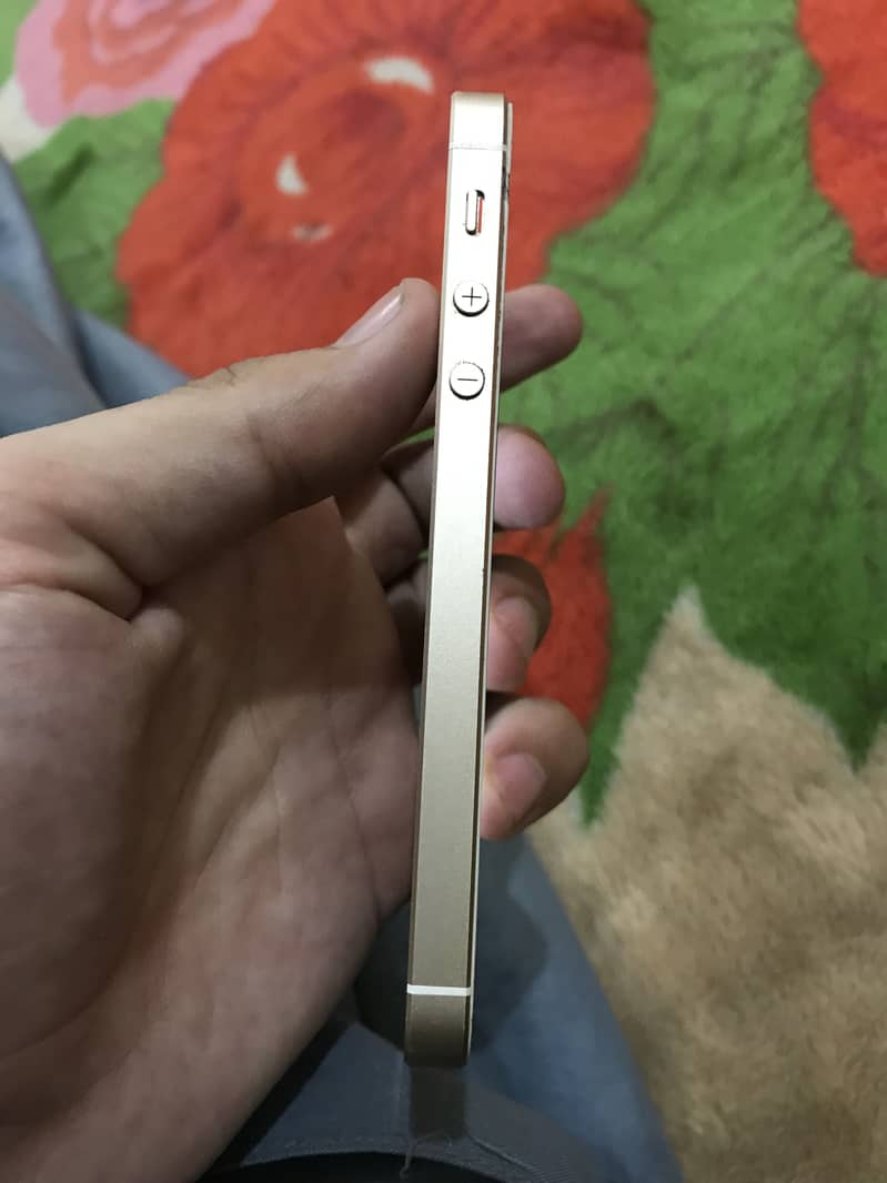 Apple iPhone SE 4