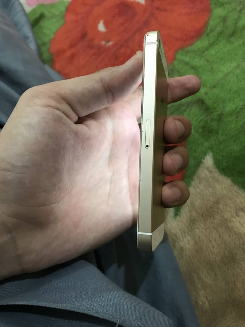 Apple iPhone SE 15