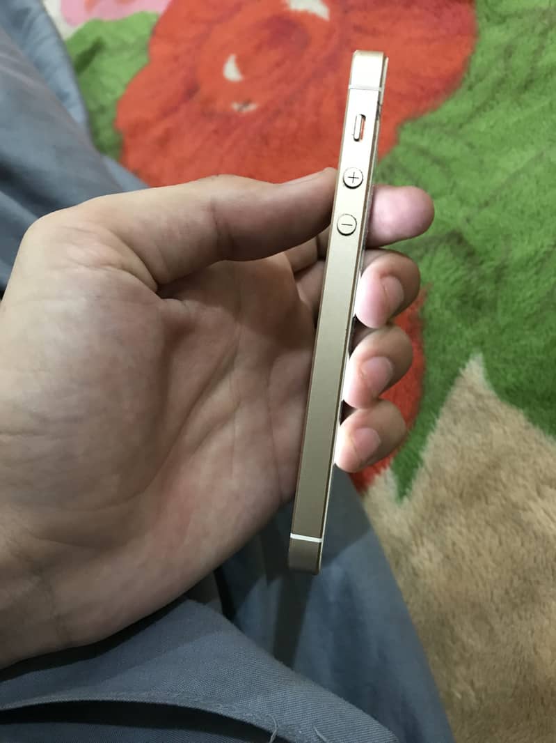 Apple iPhone SE 16
