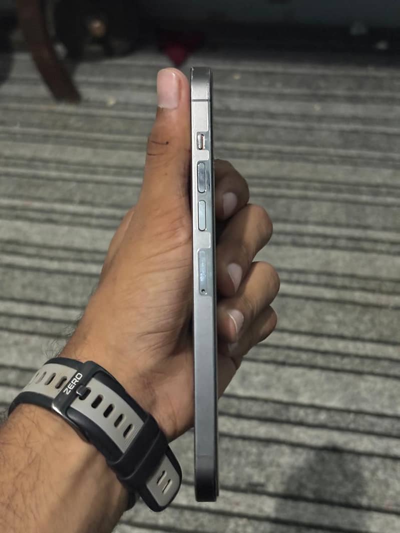 Apple iPhone 13 Pro Max 2