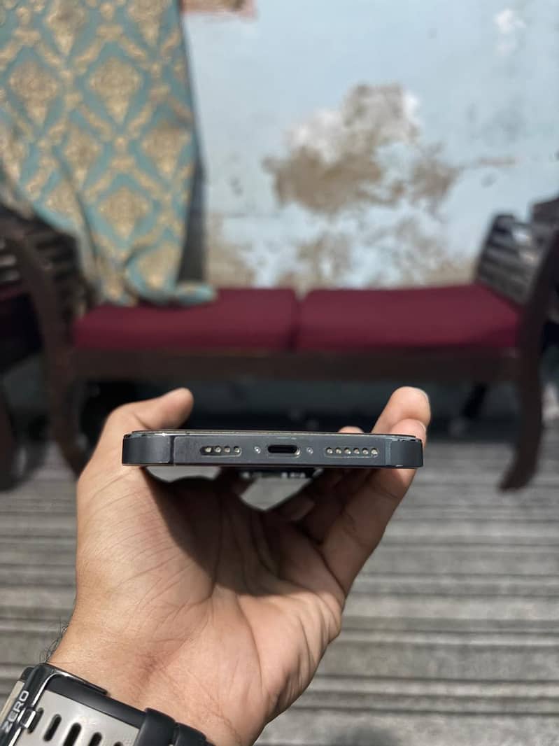 Apple iPhone 13 Pro Max 4