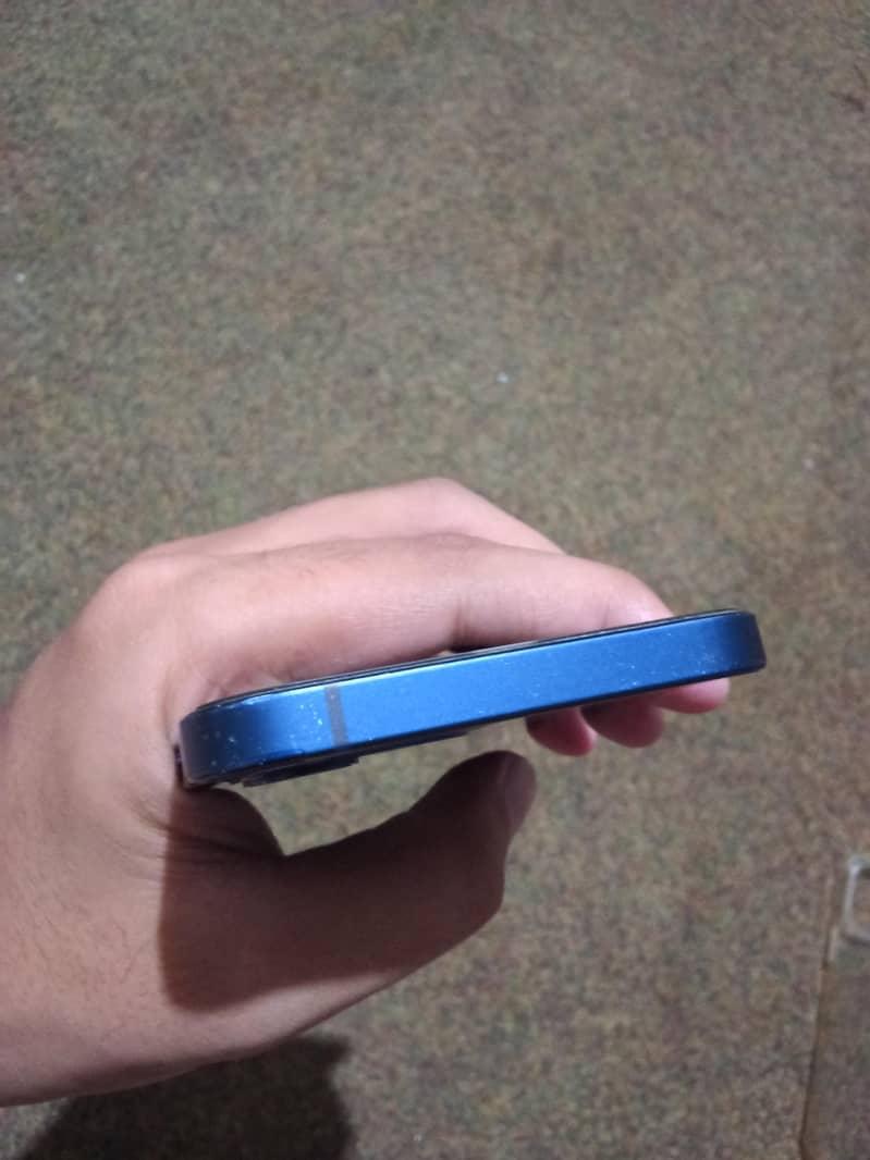Apple iPhone 12 6